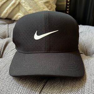 Men’s Nike flex hat black.